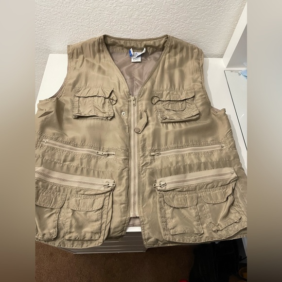 2-Piece set.  Women’s Khaki Utility Safari Photography Vest & Short Set Size XL - Picture 1 of 12